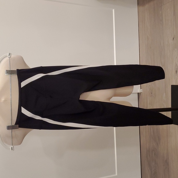 Split 59 women’s Black Leggings with White Stripes size tag removed size s - Picture 2 of 8